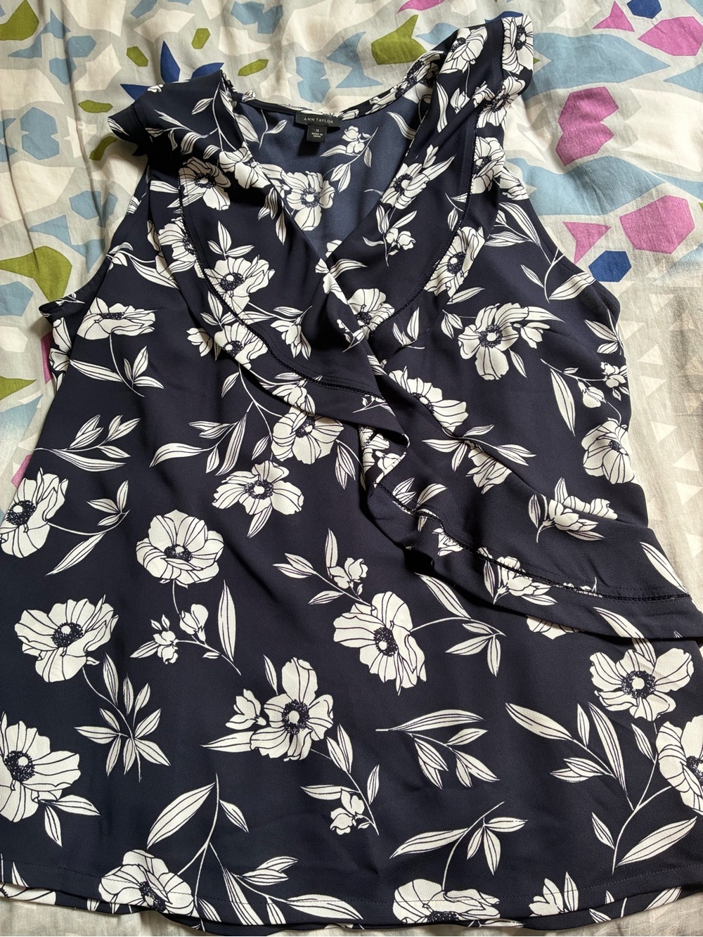 Ann Taylor sleeveless floral top size 12  NWOT